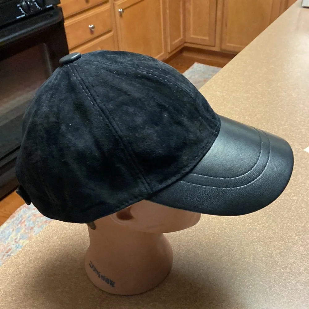Mumcus Leather Baseball Cap - Picture 1 of 11